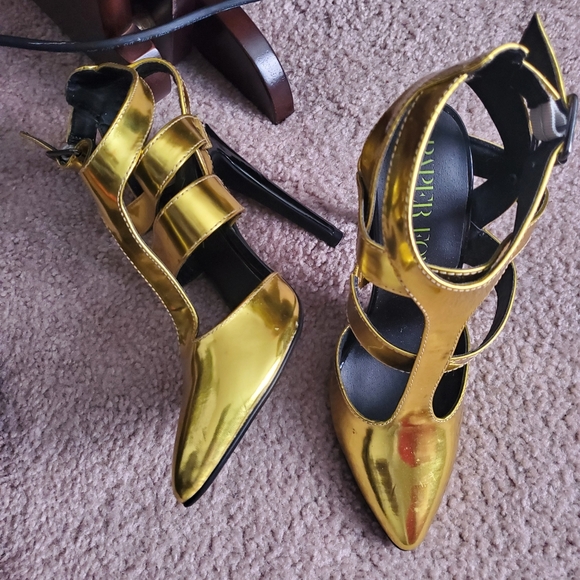 Shoes - Size 6.5 metallic gold heels